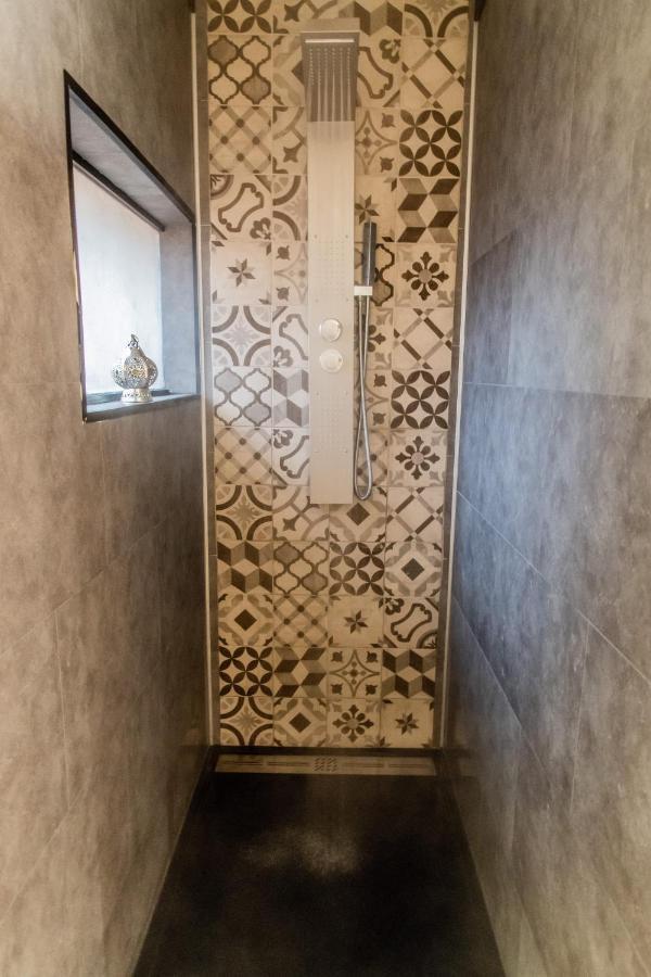 Aux 3 Nuances Suites Privatives & Spa Calais Bagian luar foto